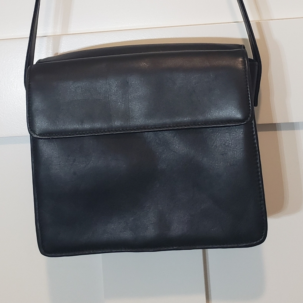 Tignanello Vintage Black Crossbody Organizer Messenger Style Magnetic Cl… - Picture 5 of 16